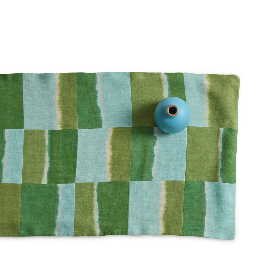 Runner in Grass Image 1