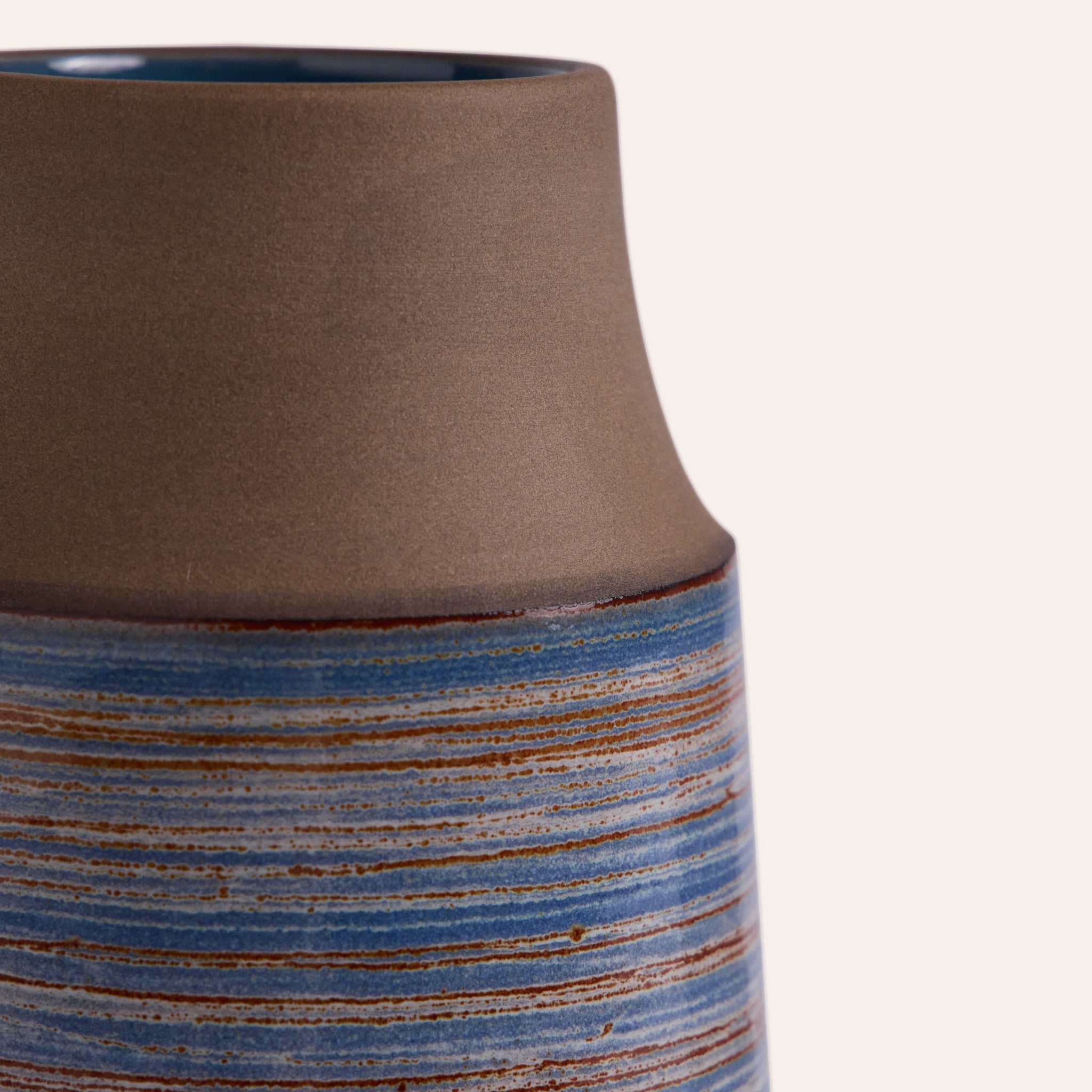 Neck Vase in Wire-Combed Opal Pacific / Buckwheat / Brick