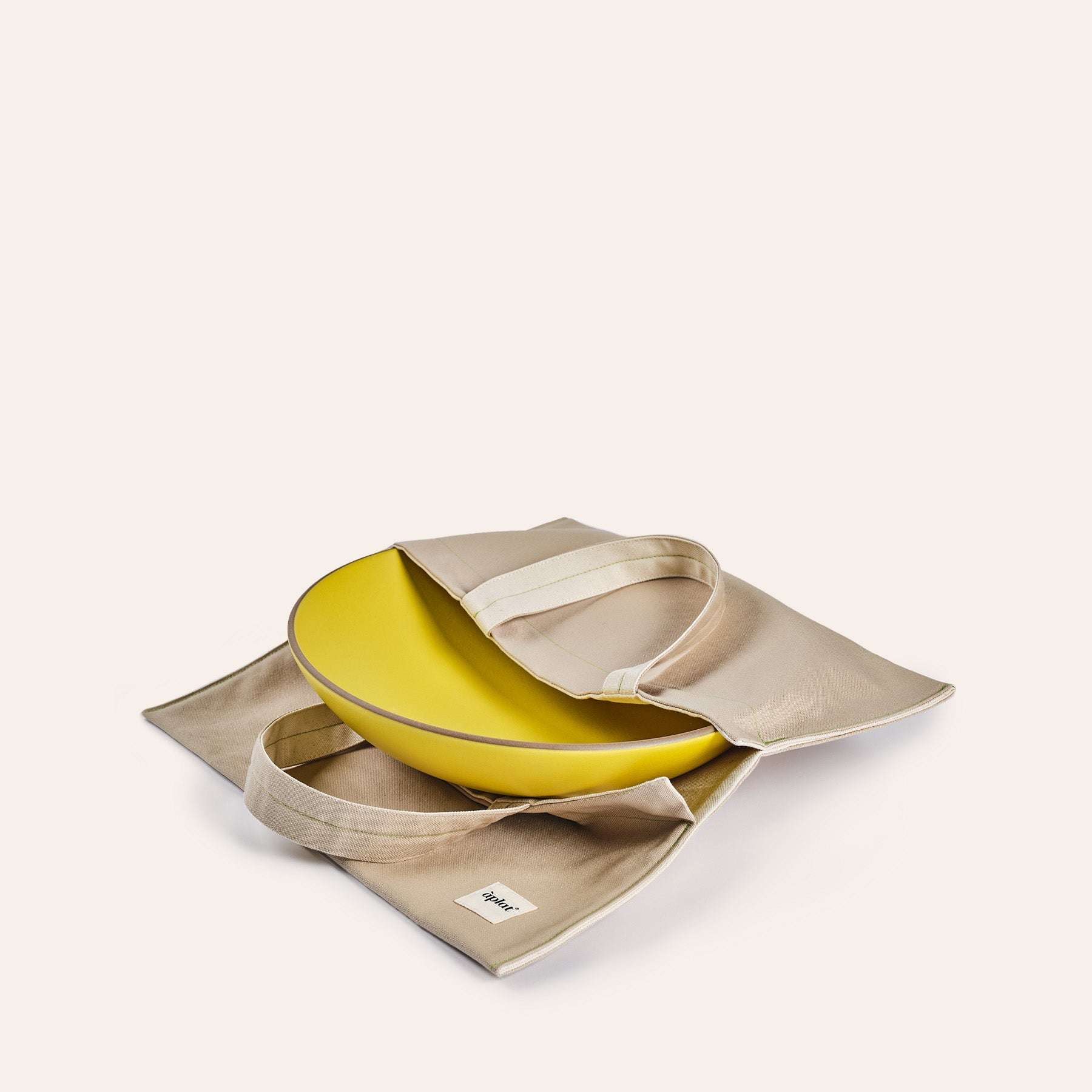 Plat Dish Tote in Barley