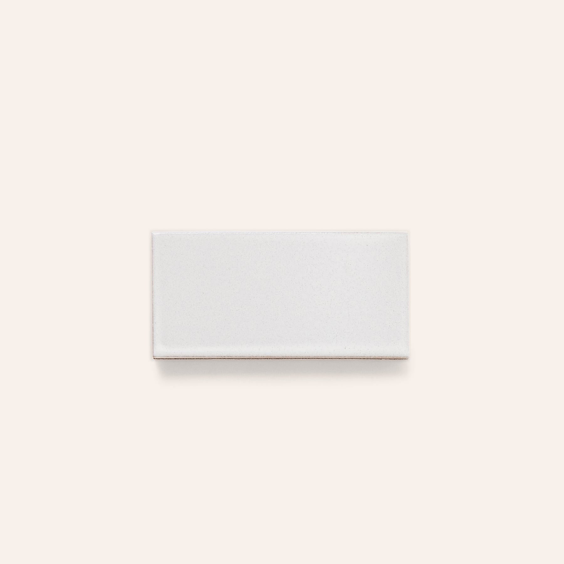 G107 Sample in Mid-Century White