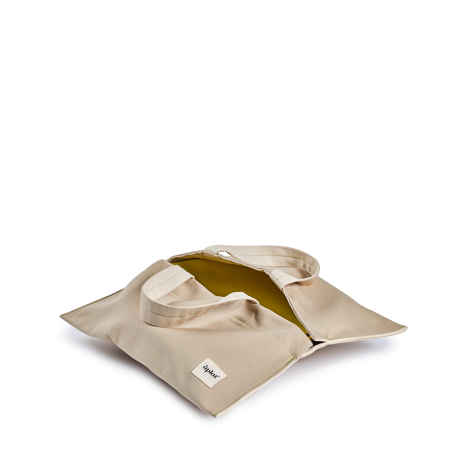 Plat Dish Tote in Barley Image 1