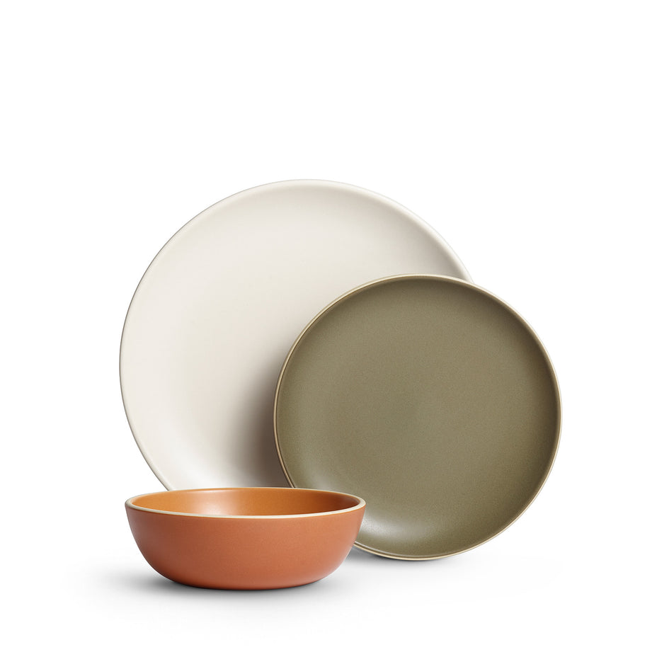 Woodward Dinnerware Set Image 1
